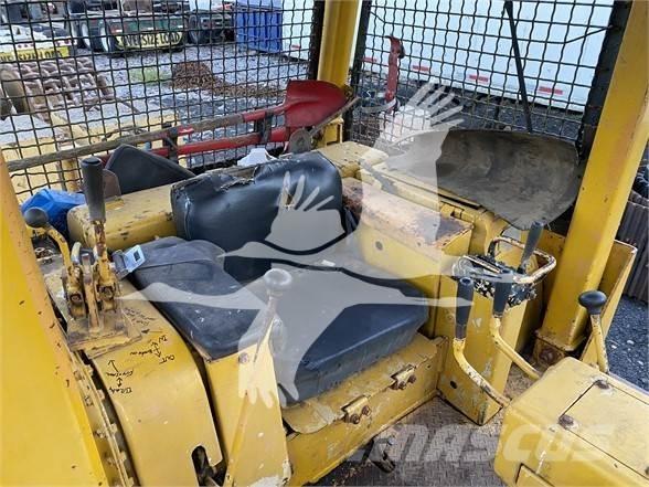 Komatsu D65E-6 Kāpurķēžu buldozeri