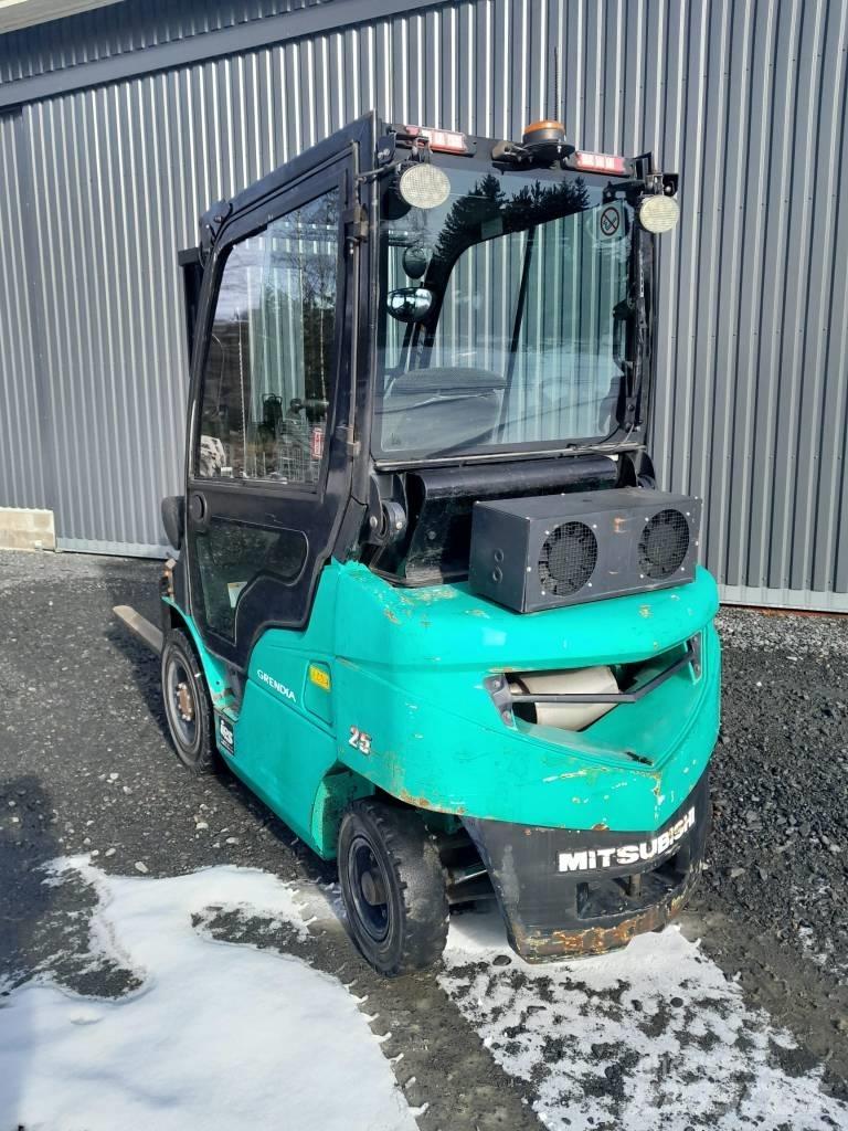 Mitsubishi FD 25 N Tehnika ar dīzeļa dzinēju