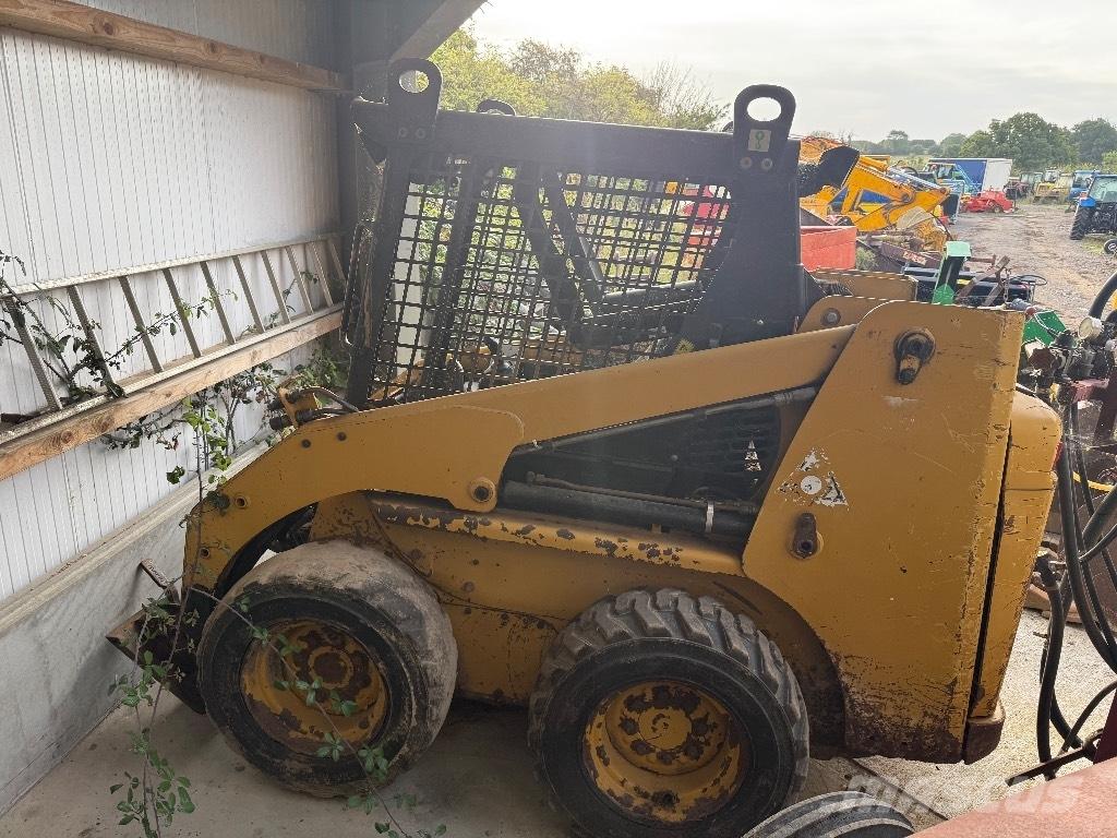 CAT 216 B 3 Lietoti riteņu kompaktiekrāvēji