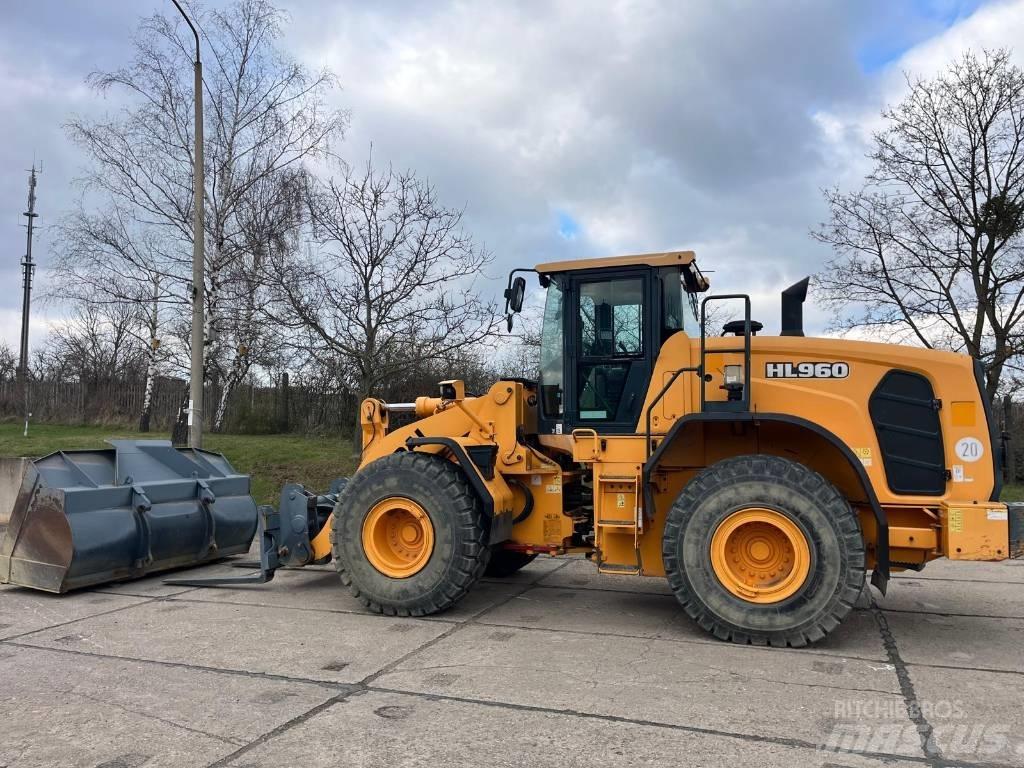 Hyundai HL 960 Iekrāvēji uz riteņiem