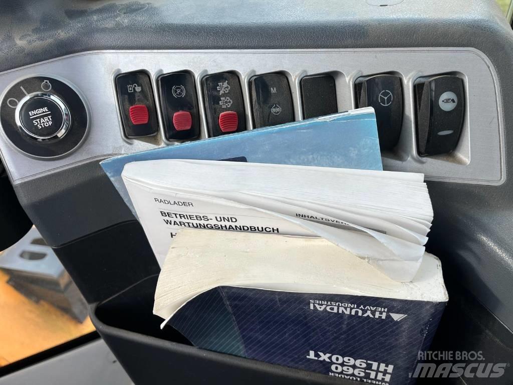 Hyundai HL 960 Iekrāvēji uz riteņiem