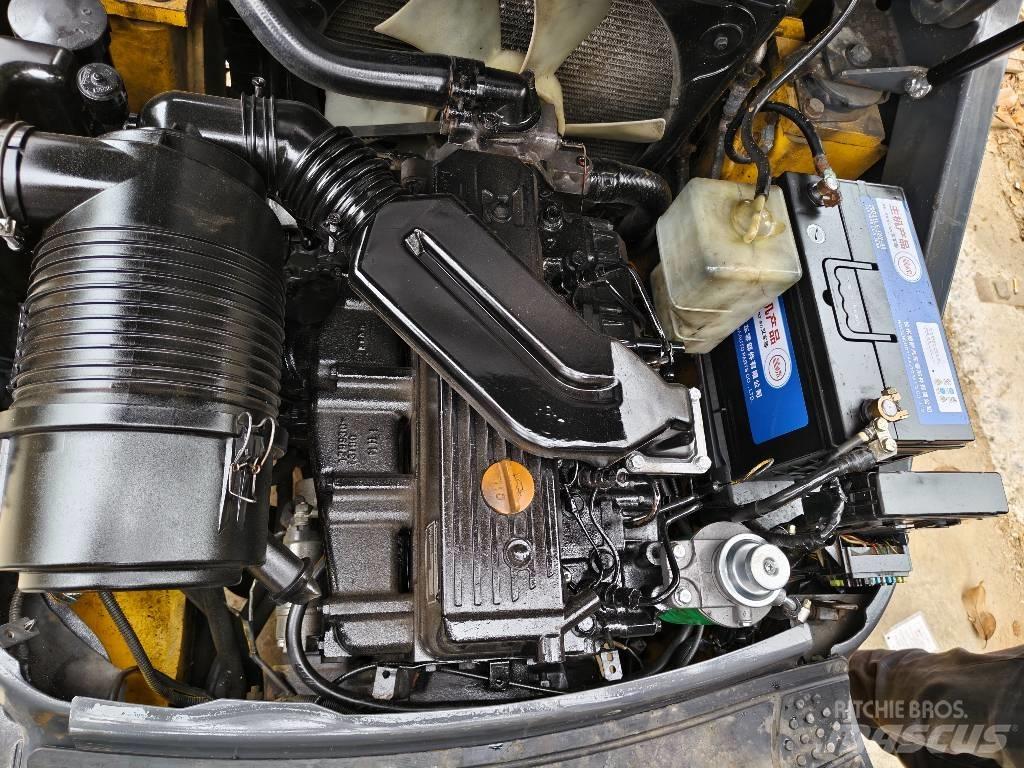 Komatsu FD30 Tehnika ar dīzeļa dzinēju