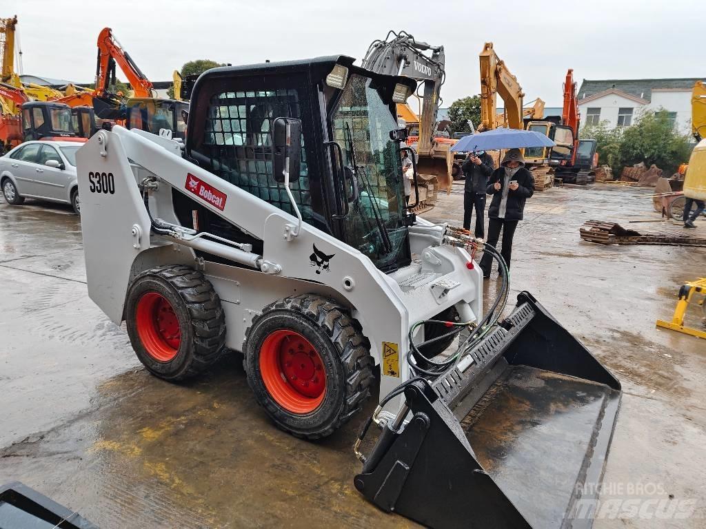 Bobcat S 300 Lietoti riteņu kompaktiekrāvēji