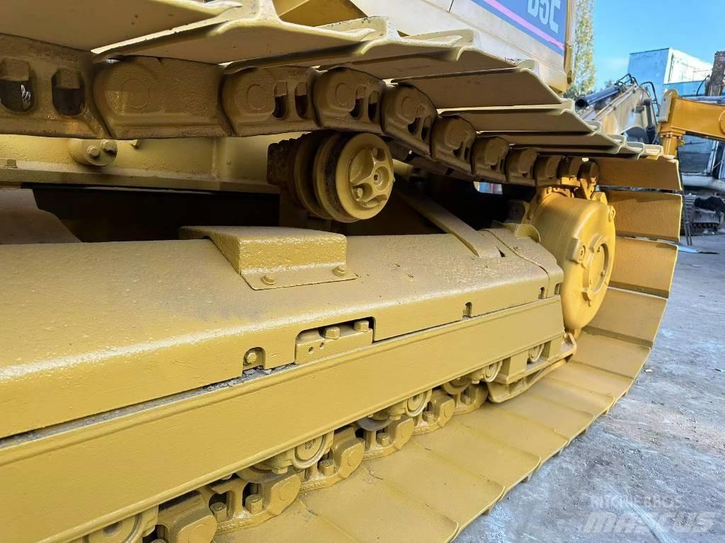 CAT D 5 C Kāpurķēžu buldozeri