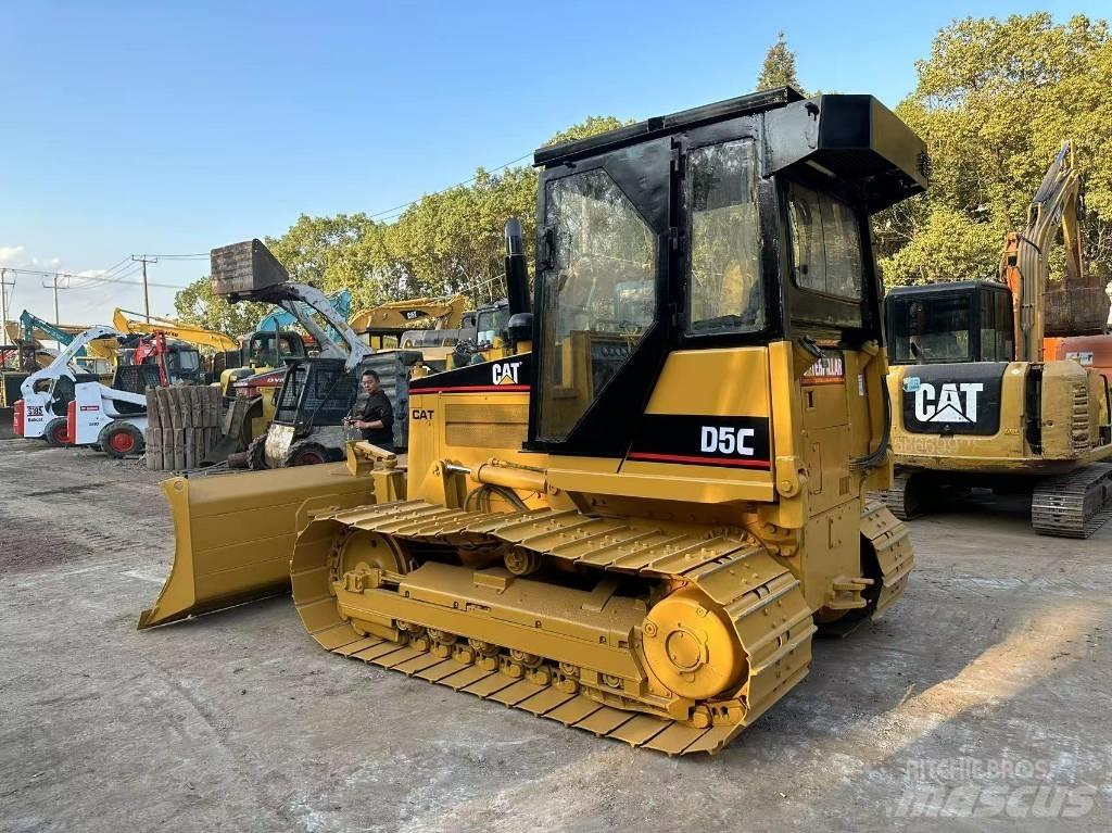 CAT D 5 C Kāpurķēžu buldozeri