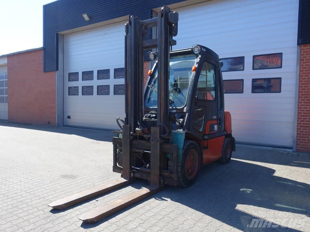 Nissan FGD 02A30Q Tehnika ar dīzeļa dzinēju