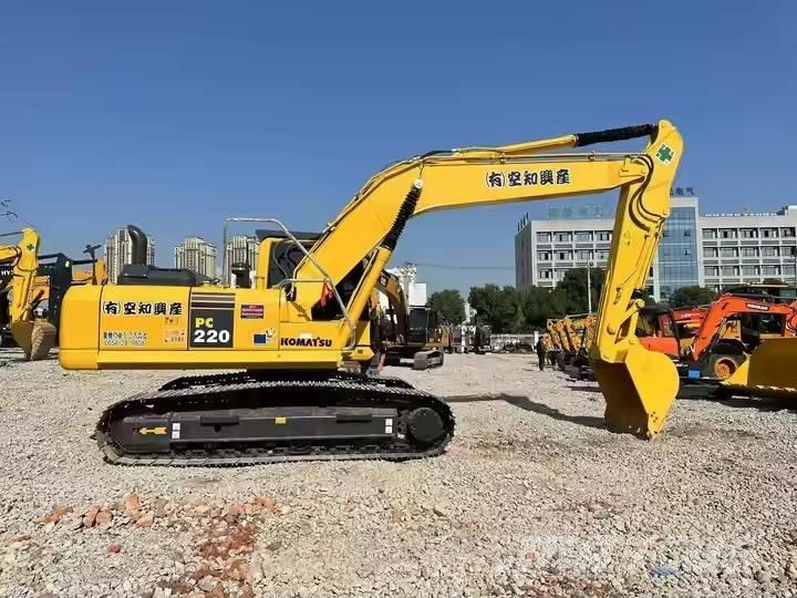 Komatsu PC 220 Kāpurķēžu ekskavatori