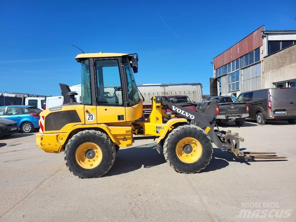 Volvo L 30 G Iekrāvēji uz riteņiem
