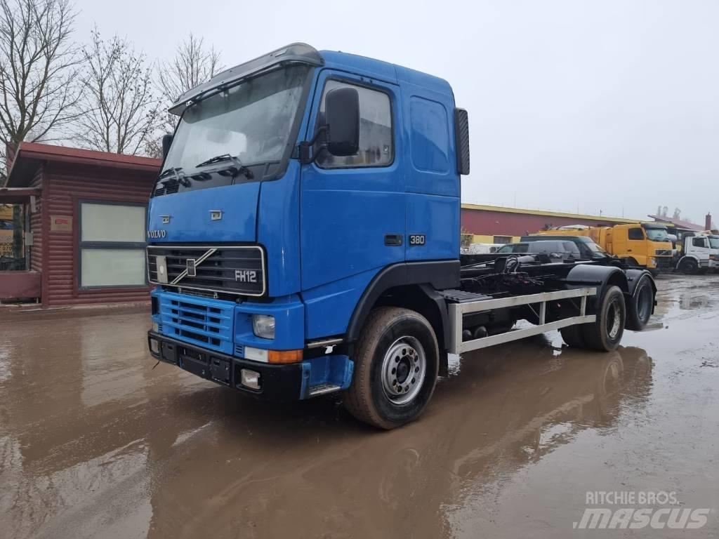 Volvo FH 12 Treileri ar āķi