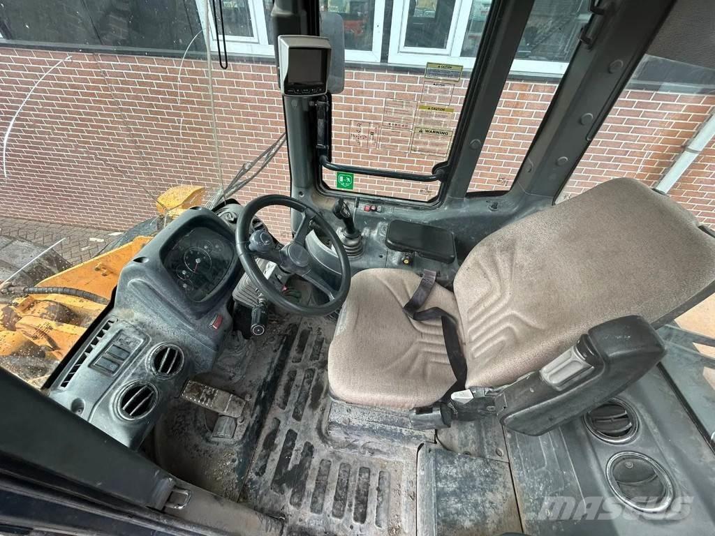 Hyundai HL 740-9A Iekrāvēji uz riteņiem