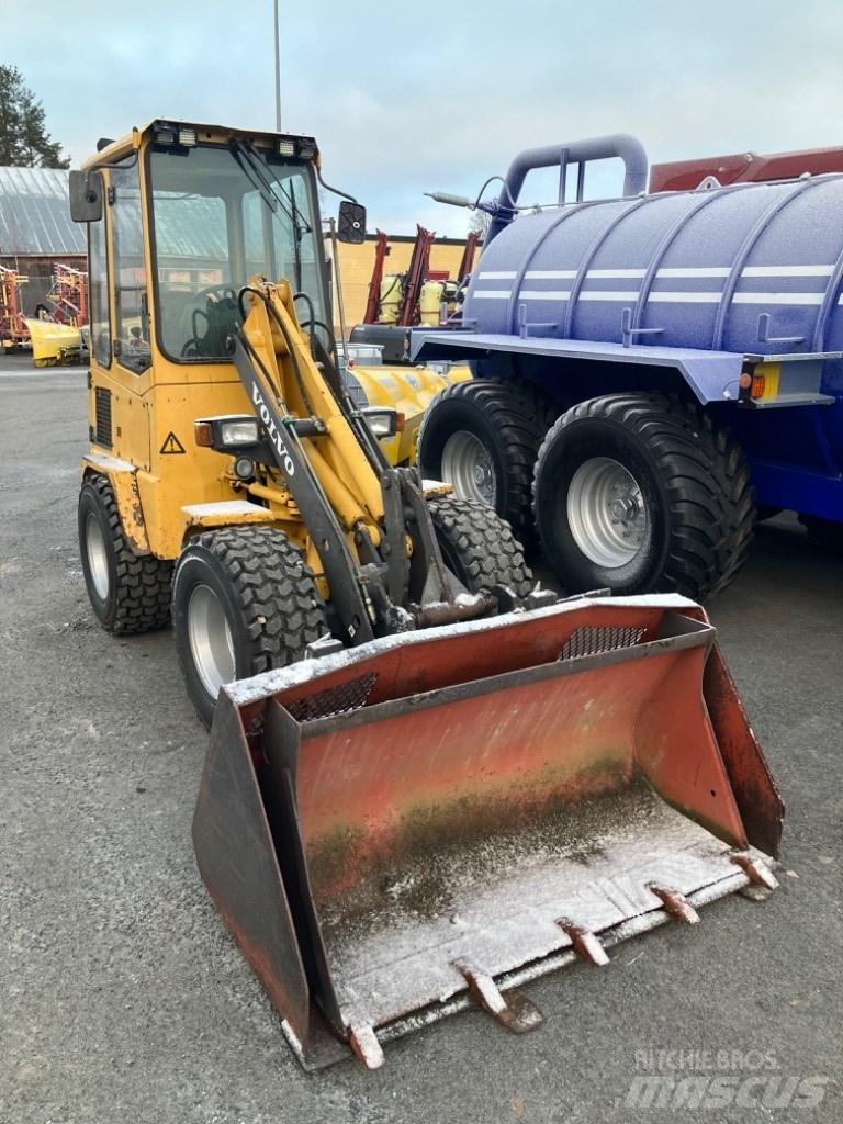 Volvo ZL 302 Iekrāvēji uz riteņiem