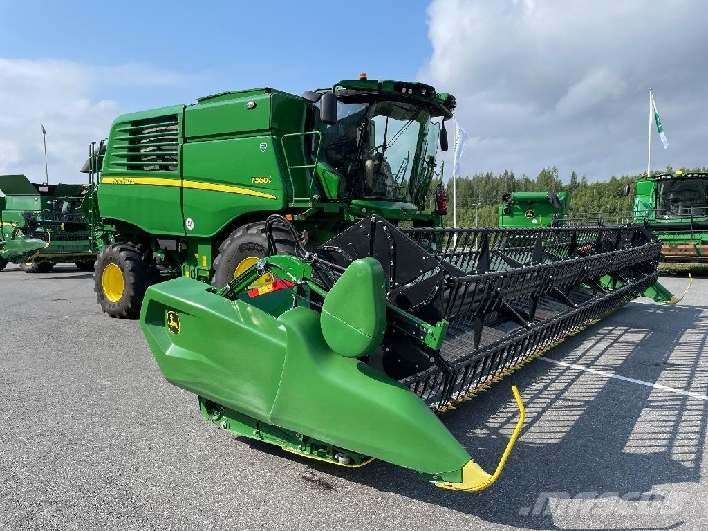 John Deere T 560 i Ražas novākšanas kombaini