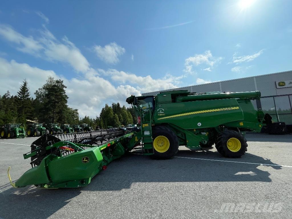 John Deere T 560 i Ražas novākšanas kombaini