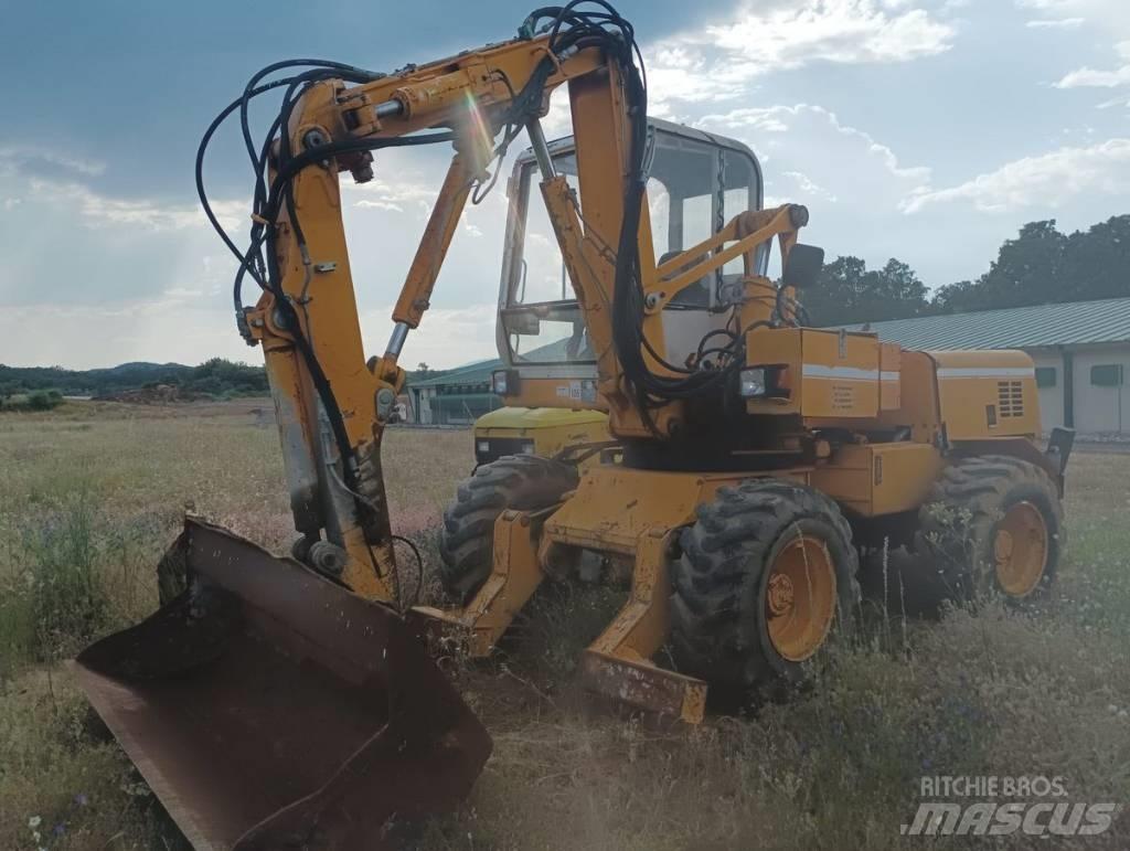 Mecalac 11 CX Ekskavatori uz riteņiem