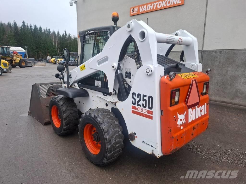 Bobcat S 250 Lietoti riteņu kompaktiekrāvēji