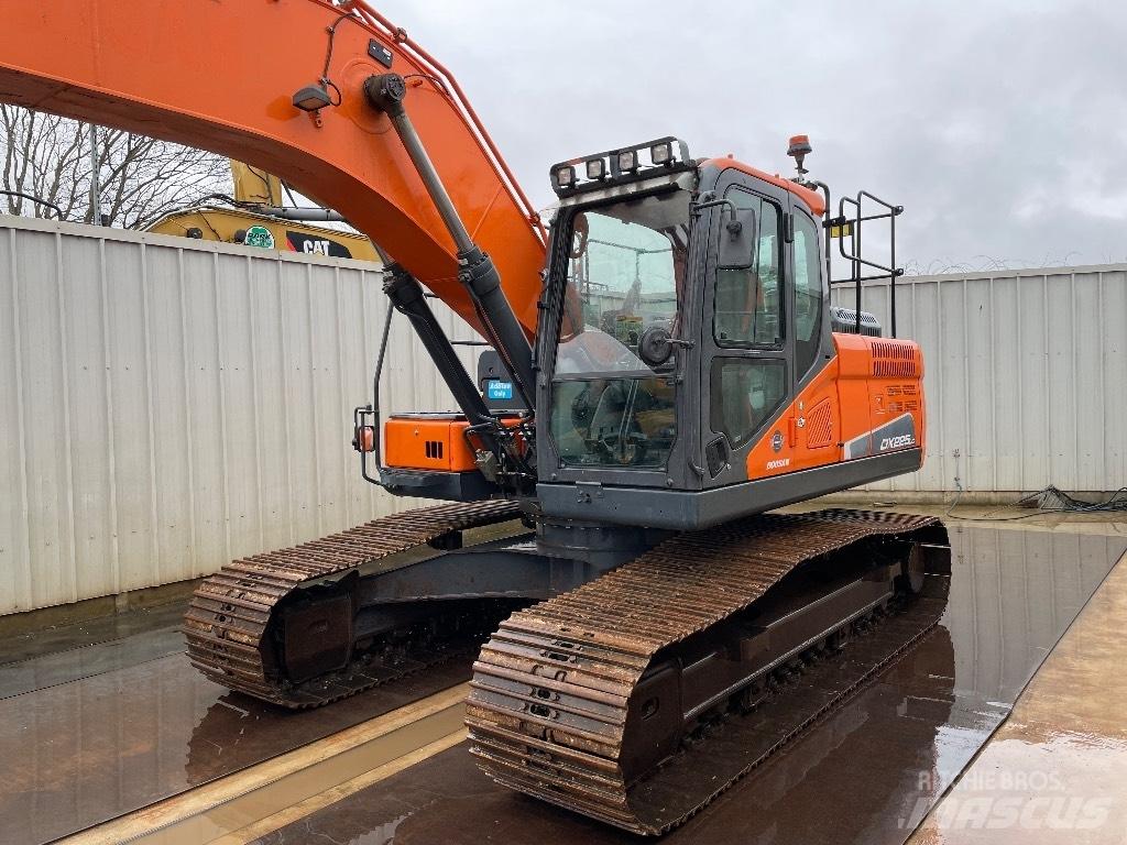 Doosan DX 225 LC-5 Kāpurķēžu ekskavatori
