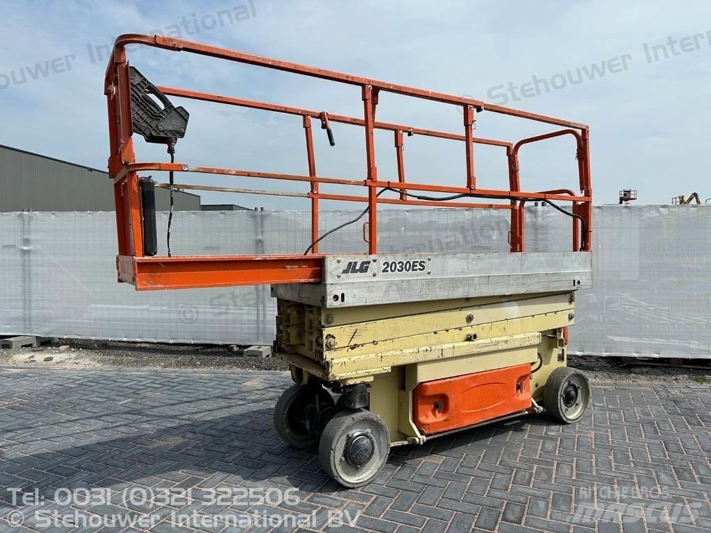 JLG 2030ES Šķerveida pacēlāji