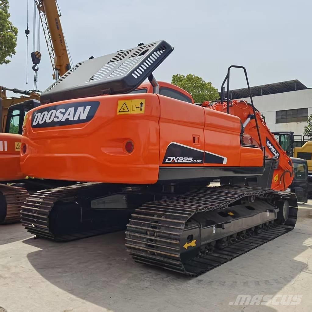 Doosan DX 225 Kāpurķēžu ekskavatori
