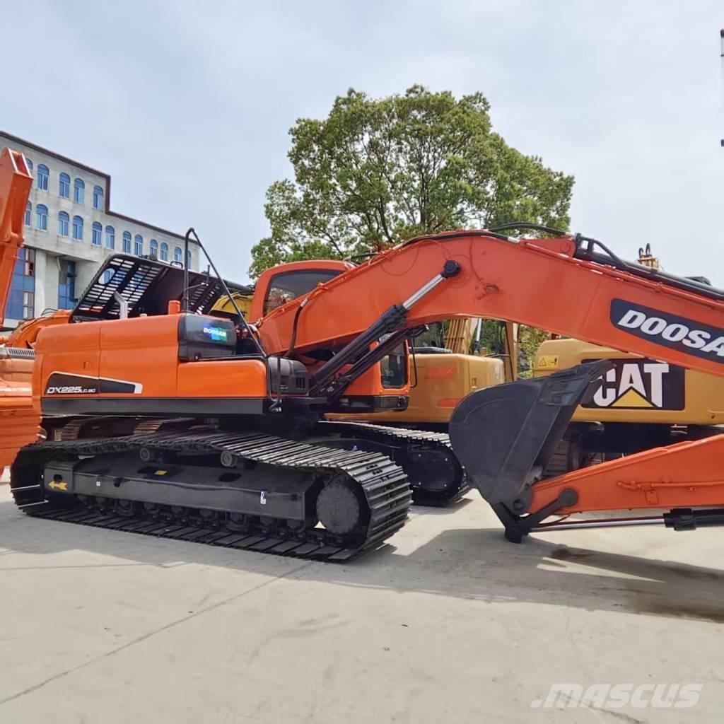 Doosan DX 225 Kāpurķēžu ekskavatori