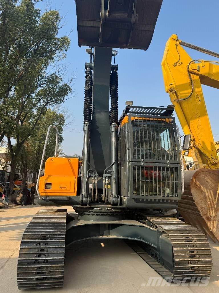 Hyundai HX 220 Vidēja lieluma ekskavatori 7 t - 12 t