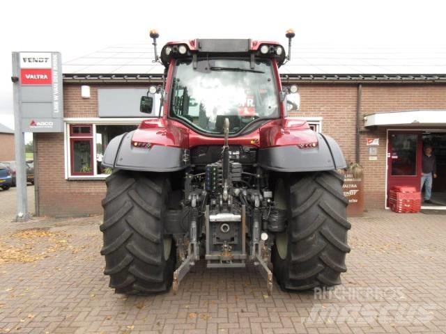 Valtra T154 VERSU Traktori