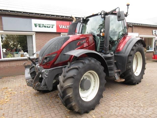 Valtra T154 VERSU Traktori