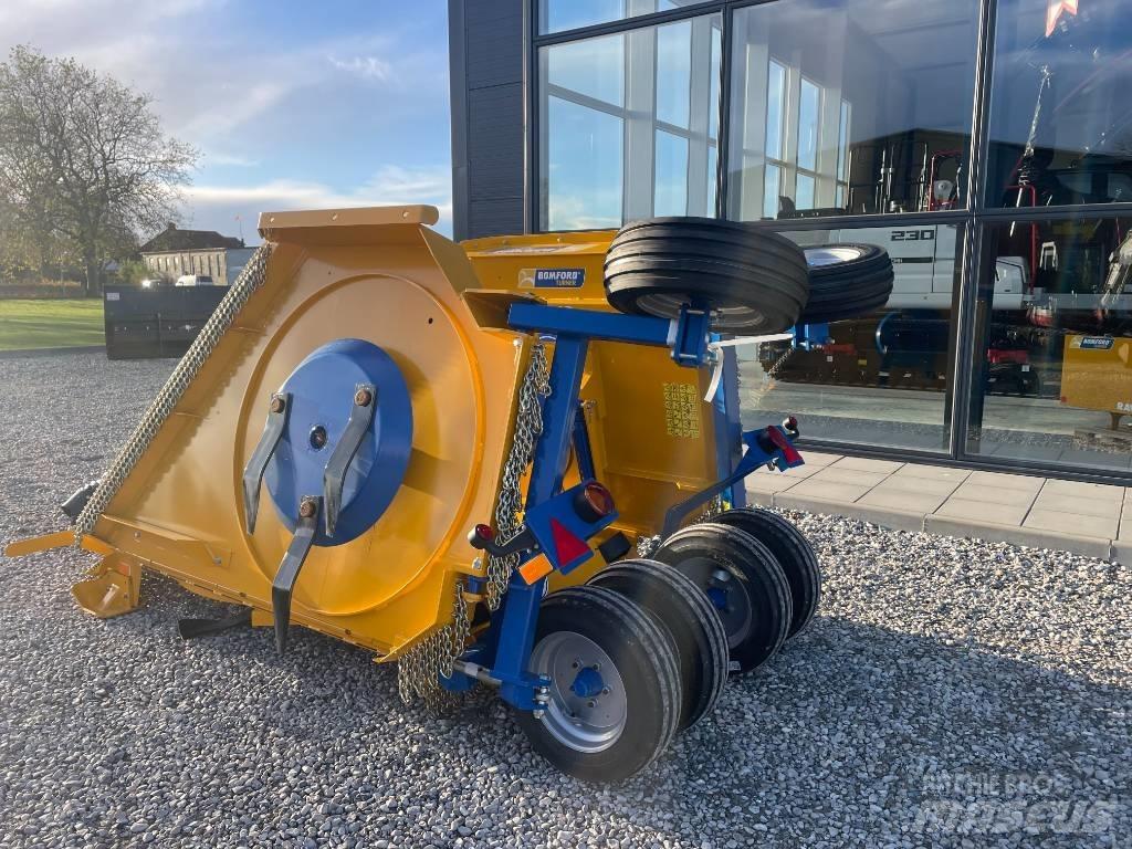 Bomford TriWing 4600 Pļaujmašīnas