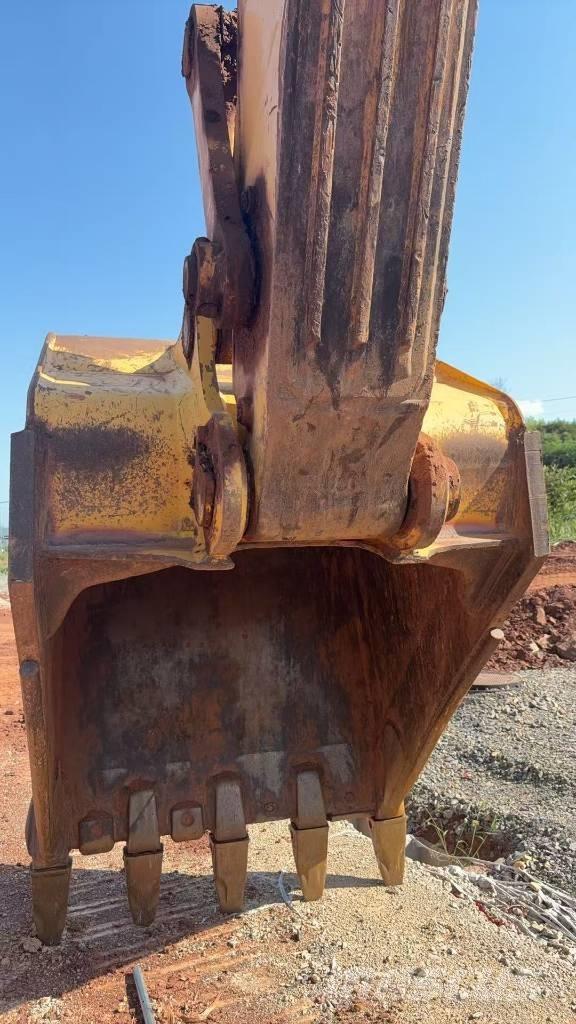 Komatsu PC500LC-10MO Kāpurķēžu ekskavatori