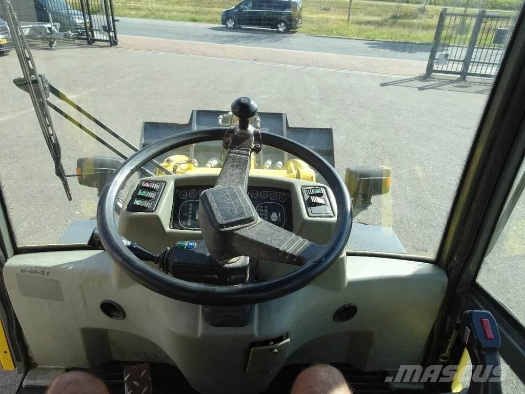 Komatsu WA65-3 Iekrāvēji uz riteņiem