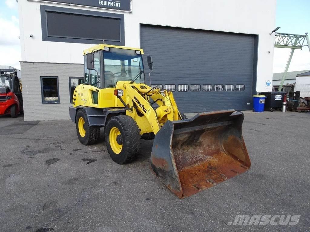 Komatsu WA65-3 Iekrāvēji uz riteņiem
