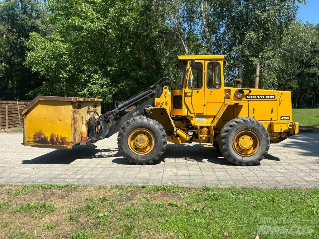 Volvo BM 4300 Iekrāvēji uz riteņiem