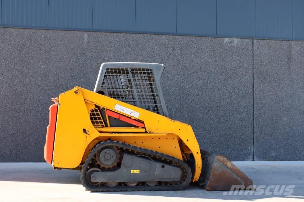 Bobcat T 140 Lietoti riteņu kompaktiekrāvēji