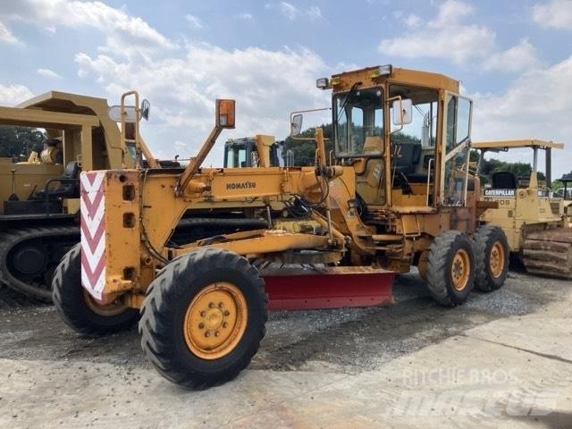 Komatsu GD 405 A-2 Greideri