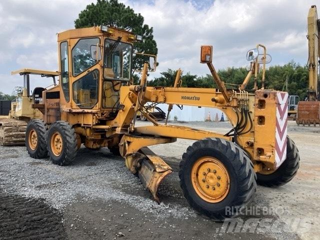Komatsu GD 405 A-2 Greideri