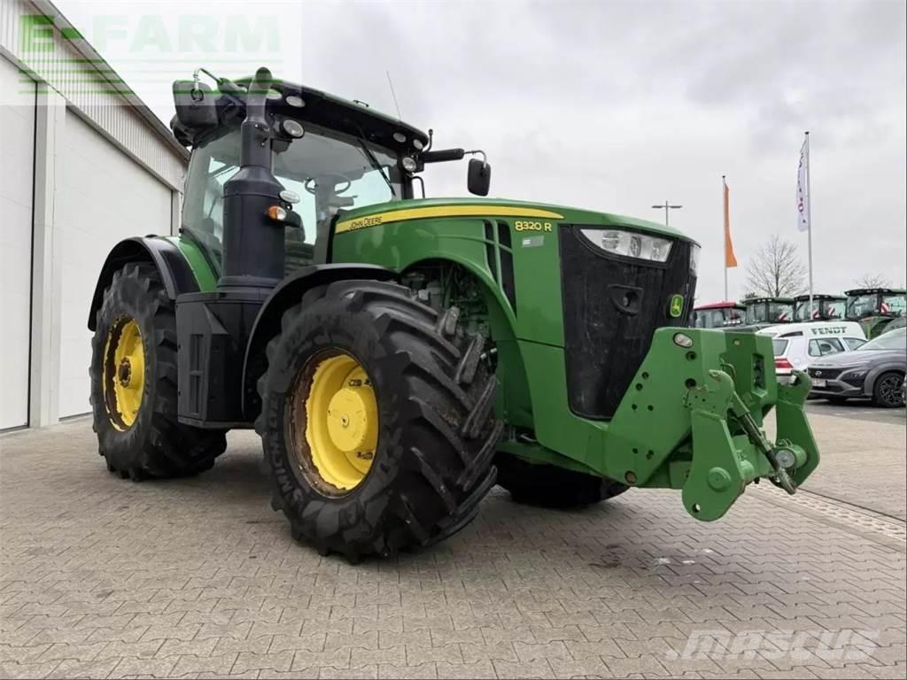 John Deere 8320 r Traktori