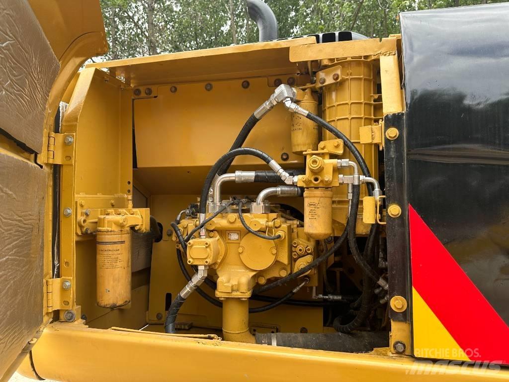 CAT 320D Kāpurķēžu ekskavatori