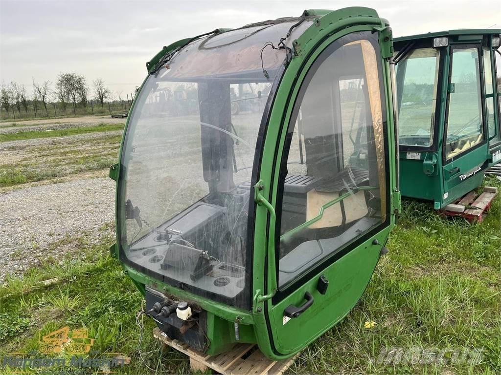 John Deere 1470E Kabīnes un interjers