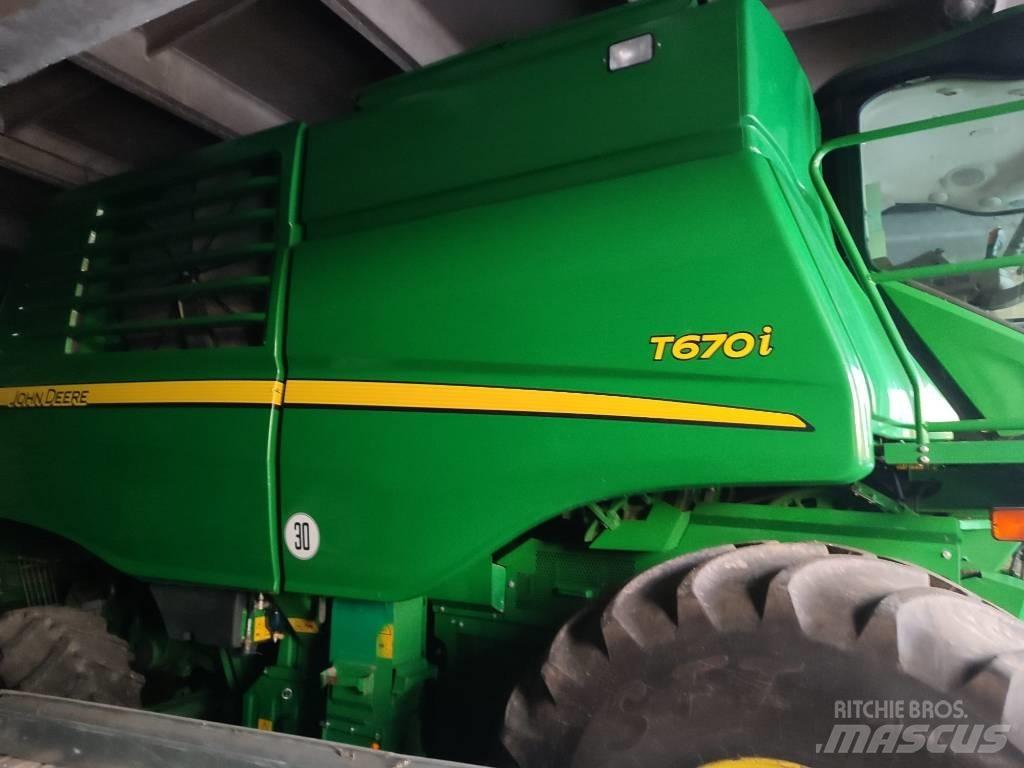 John Deere T 670 i Ražas novākšanas kombaini