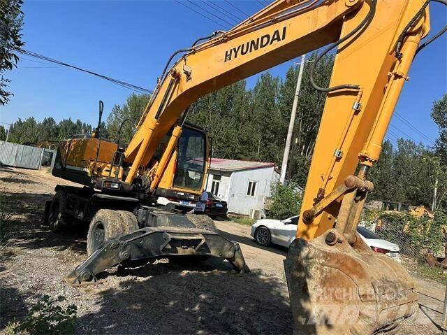 Hyundai 210W Ekskavatori uz riteņiem