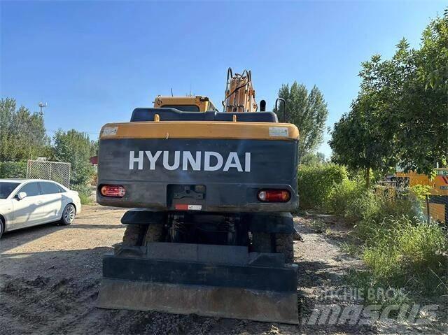 Hyundai 210W Ekskavatori uz riteņiem