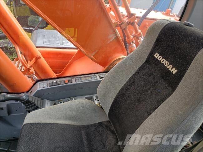 Doosan DX 300 Kāpurķēžu ekskavatori
