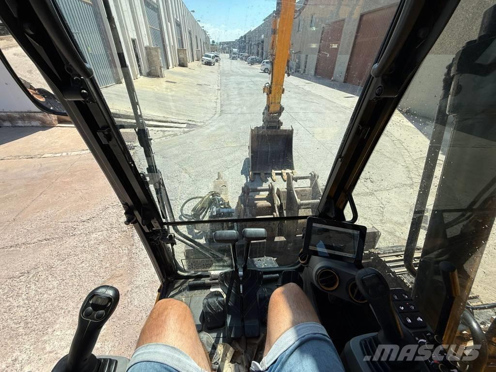 JCB 131 X LCD Kāpurķēžu ekskavatori