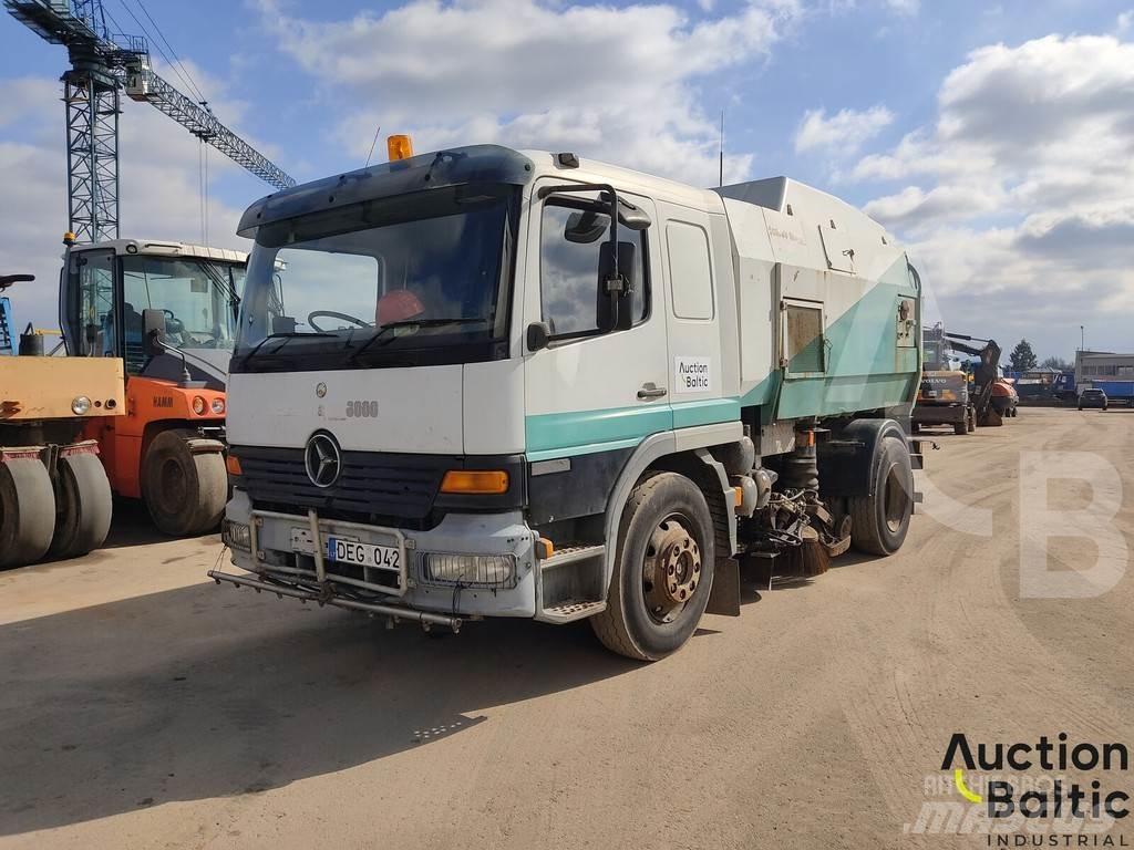 Mercedes-Benz 1517 Ielu tīrīšanas mašīnas