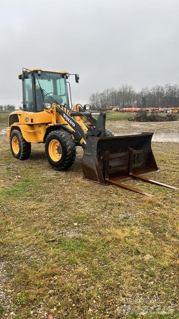Volvo L 30 G Iekrāvēji uz riteņiem