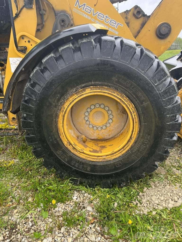 CAT 926M Iekrāvēji uz riteņiem
