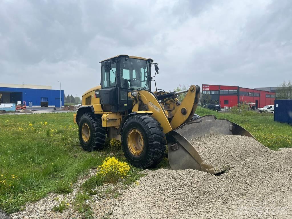 CAT 926M Iekrāvēji uz riteņiem
