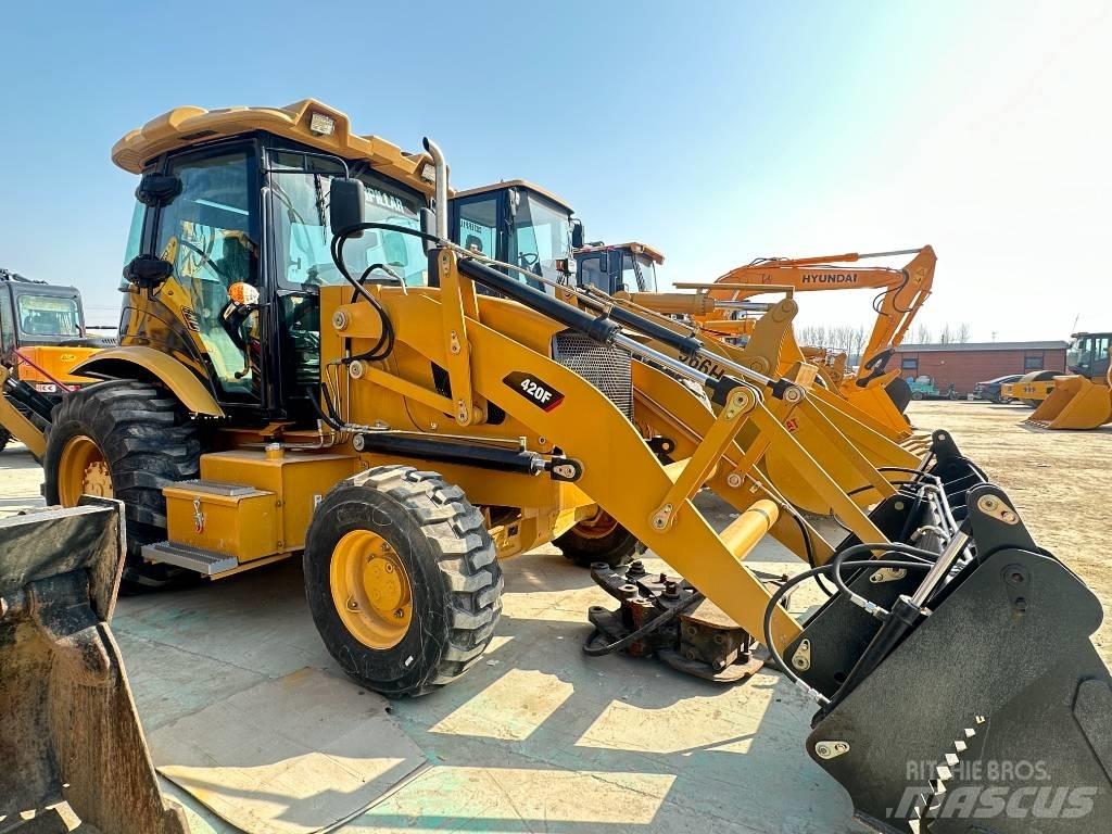 CAT 420F Iekrāvēji uz riteņiem