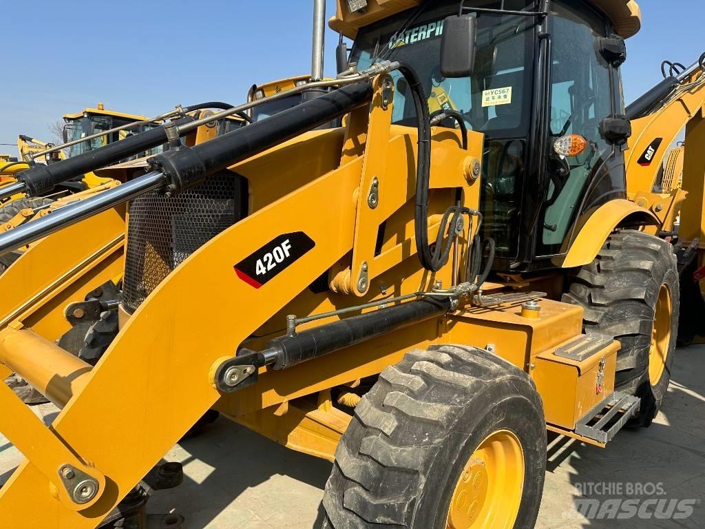 CAT 420F Iekrāvēji uz riteņiem