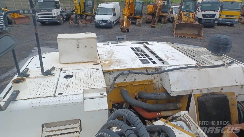 CAT 328 D L Kāpurķēžu ekskavatori