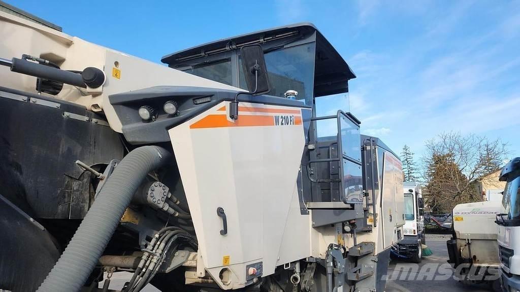 Wirtgen W210 FI Akmens/betona mašīnas